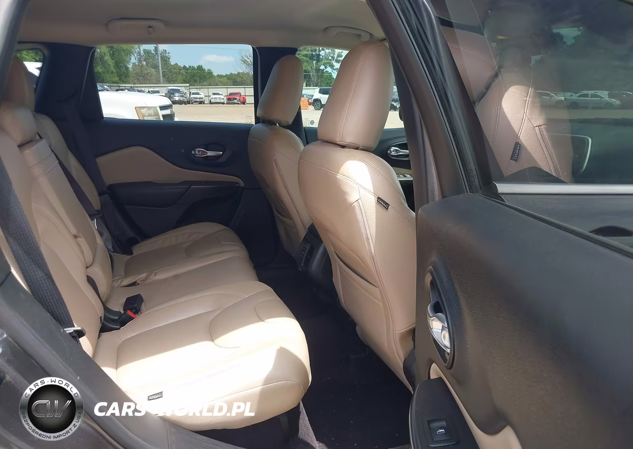 2016 Jeep Cherokee Latitude VIN:1C4PJLCS2GW370528 - 8