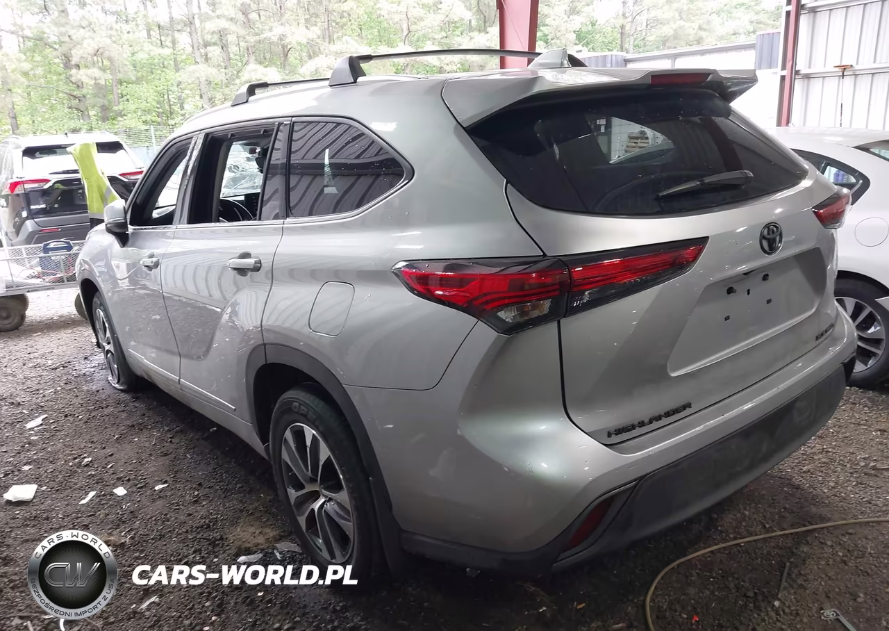 2021 Toyota Highlander Xle VIN:5TDGZRBH4MS103985 - 3