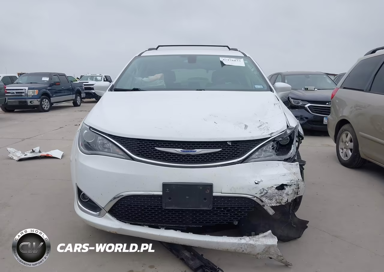 2018 Chrysler Pacifica Touring L VIN:2C4RC1BG7JR352305 - 13