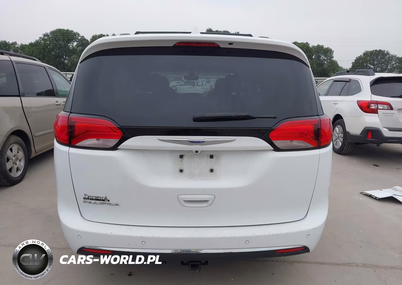 2018 Chrysler Pacifica Touring L VIN:2C4RC1BG7JR352305 - 17
