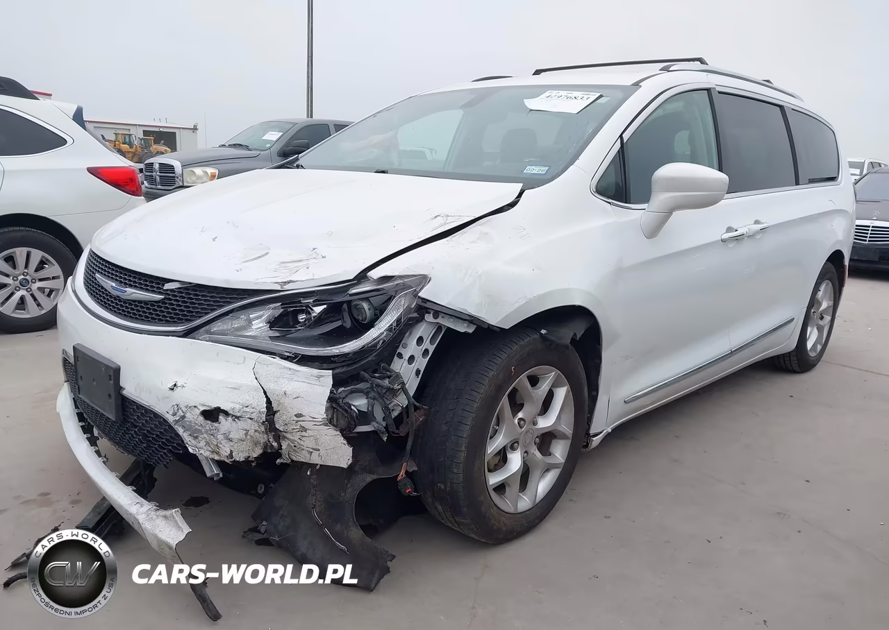 2018 Chrysler Pacifica Touring L VIN:2C4RC1BG7JR352305 - 2