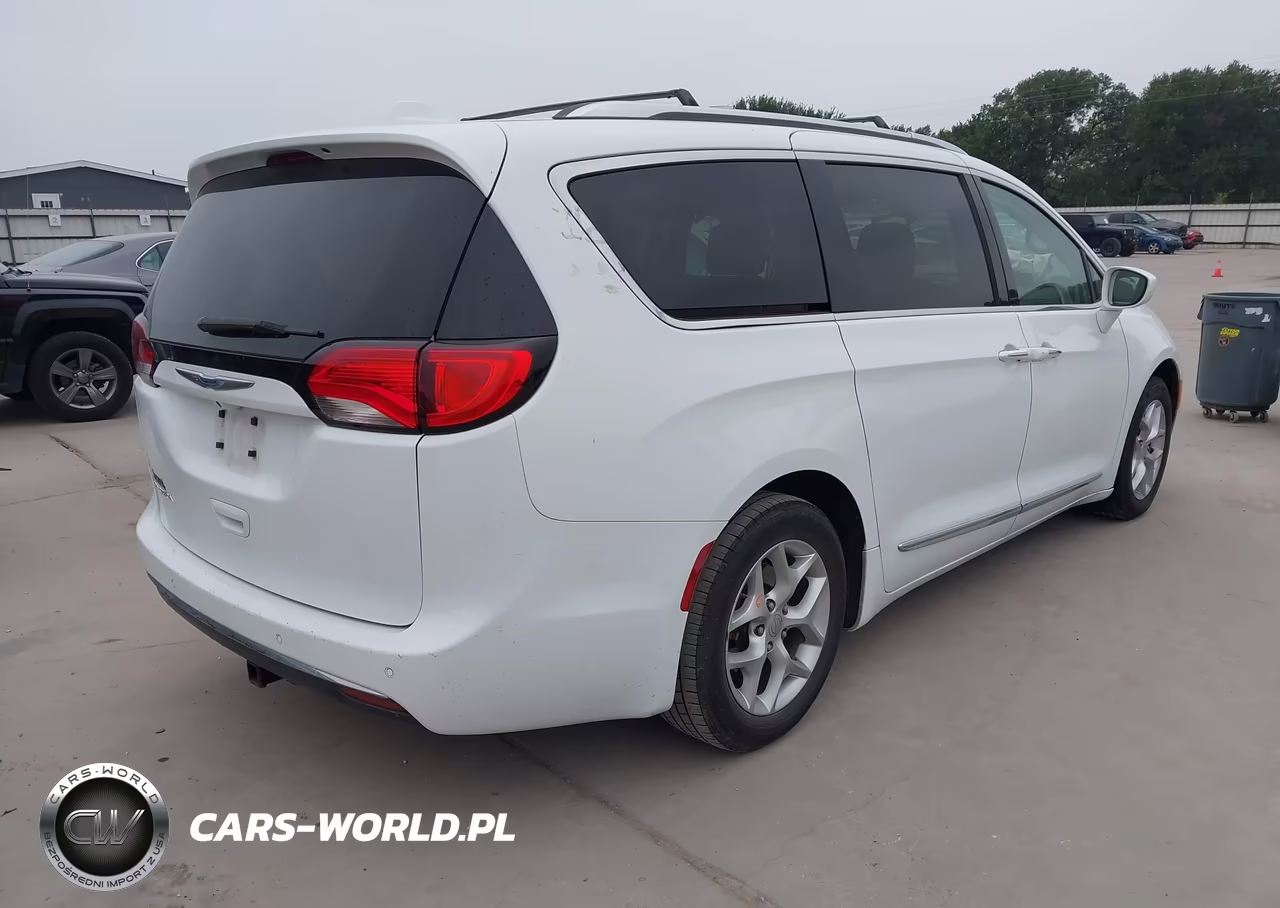 2018 Chrysler Pacifica Touring L VIN:2C4RC1BG7JR352305 - 4