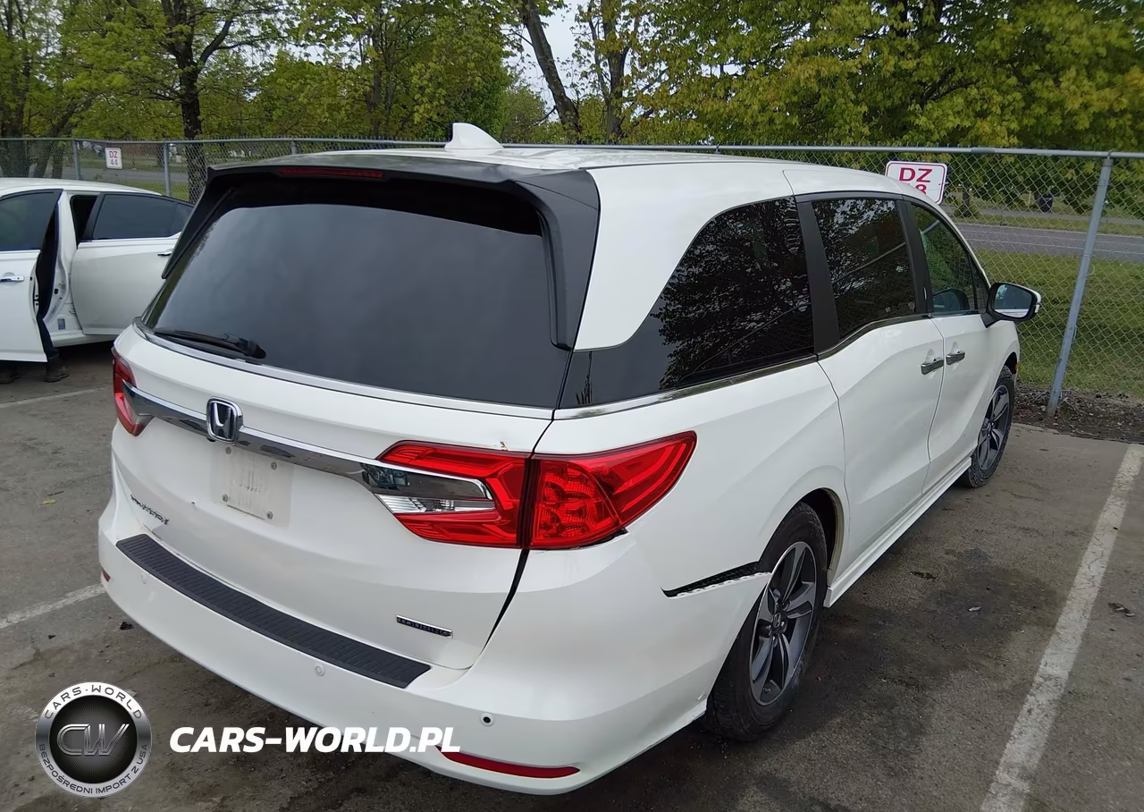 2019 Honda Odyssey Touring VIN:5FNRL6H8XKB102244 - 4