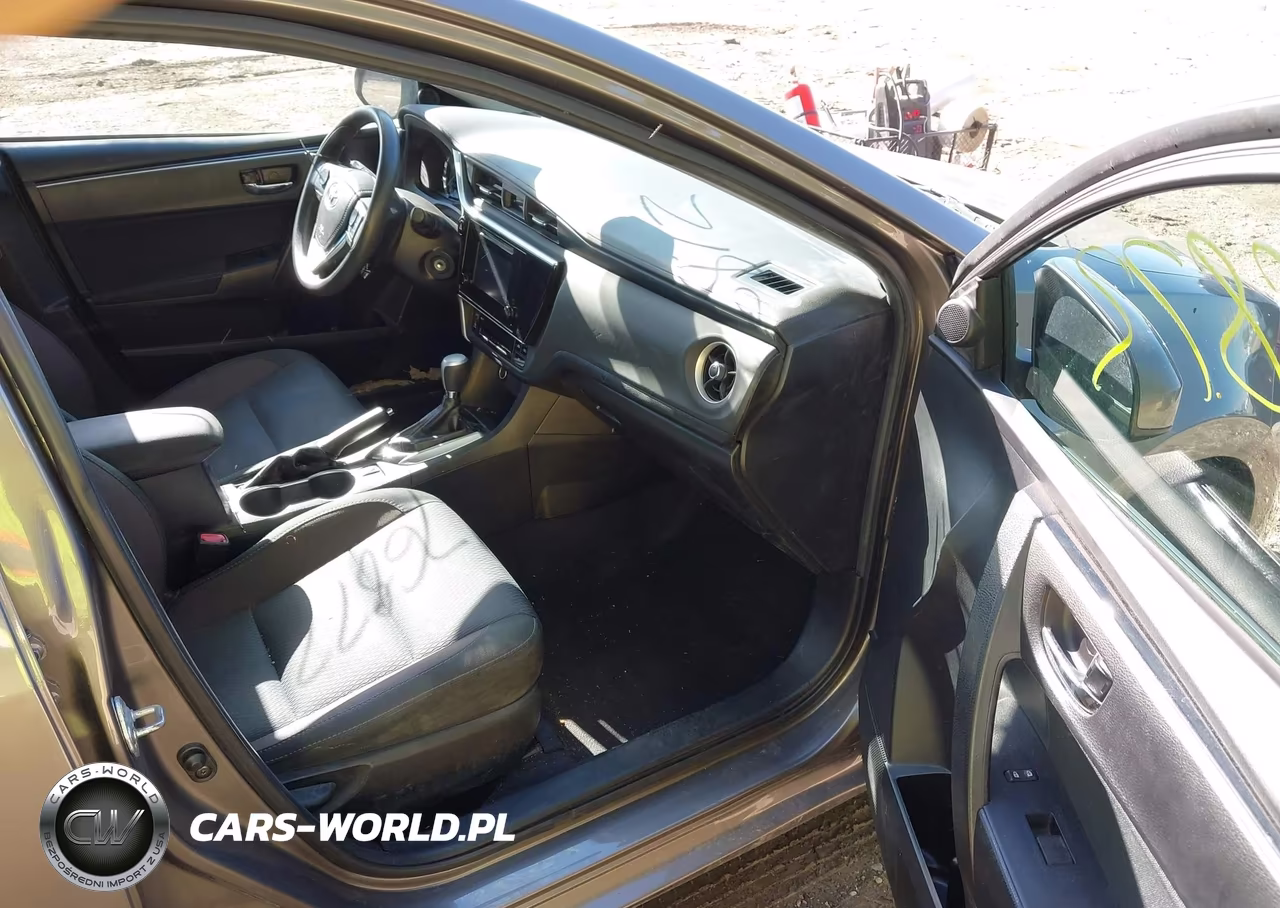 2018 Toyota Corolla Le VIN:2T1BURHE7JC973627 - 5