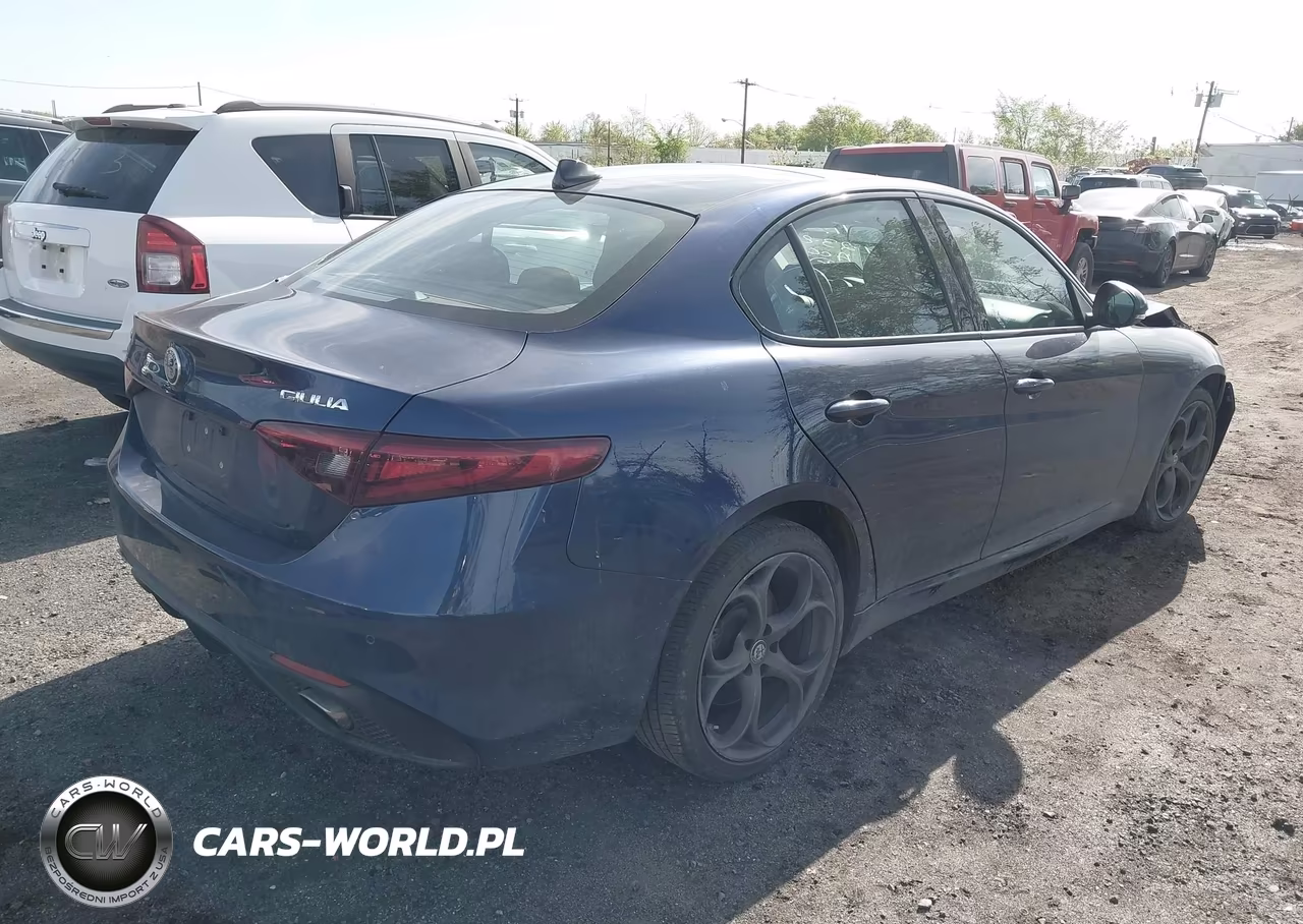 2017 Alfa Romeo Giulia Ti Awd VIN:ZARFAEEN3H7554599 - 4