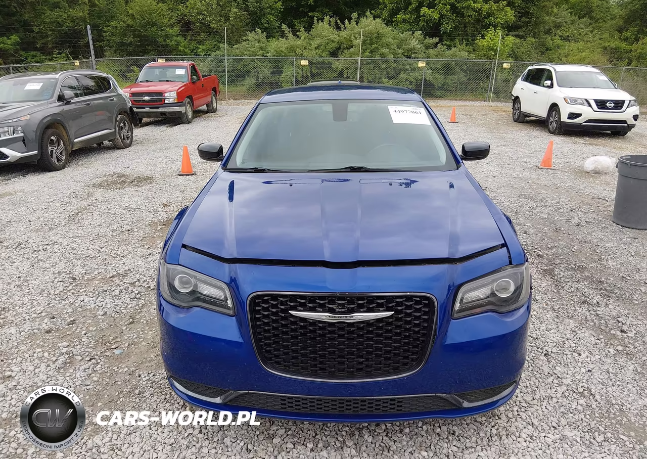 2018 Chrysler 300 Touring VIN:2C3CCAAG3JH191078 - 12