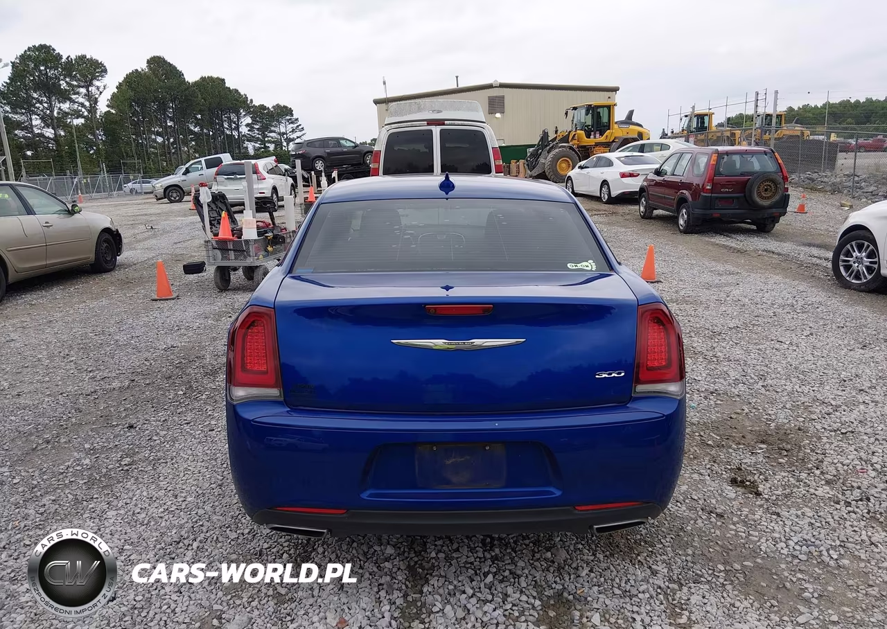2018 Chrysler 300 Touring VIN:2C3CCAAG3JH191078 - 16