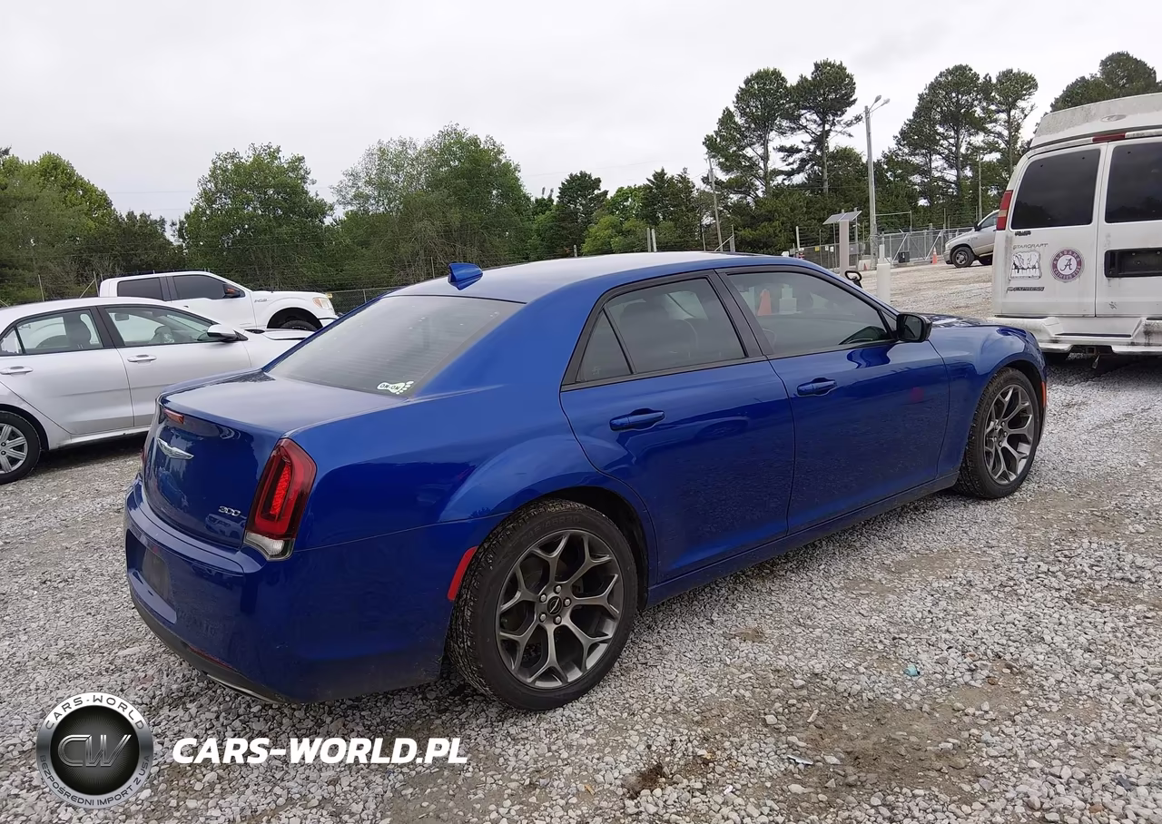 2018 Chrysler 300 Touring VIN:2C3CCAAG3JH191078 - 4