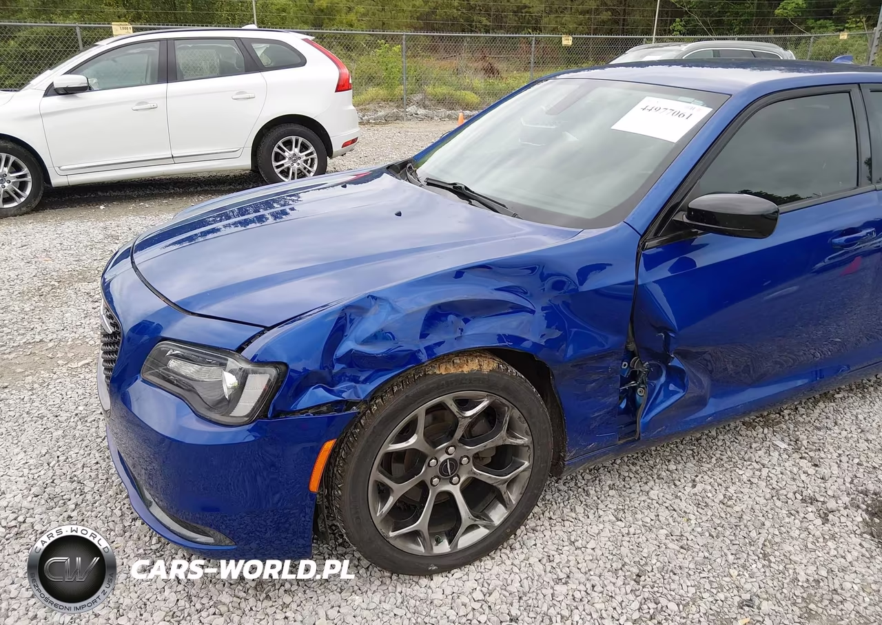 2018 Chrysler 300 Touring VIN:2C3CCAAG3JH191078 - 6