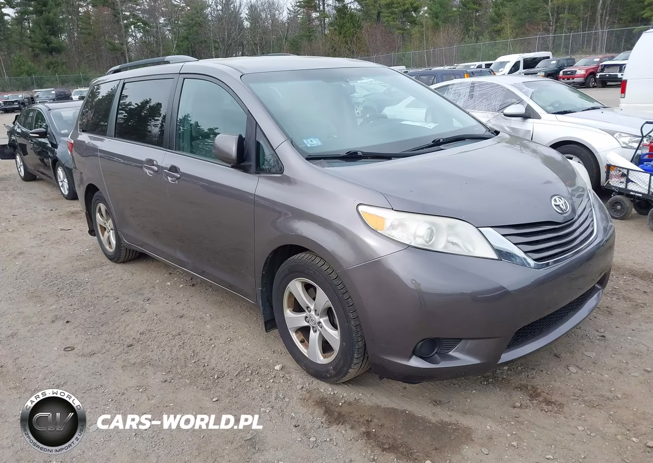 2015 Toyota Sienna Le 8 Passenger