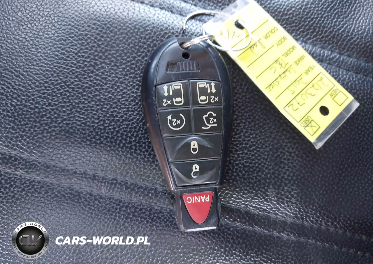 2015 Chrysler Town & Country Touring VIN:2C4RC1BG5FR618489 - 11