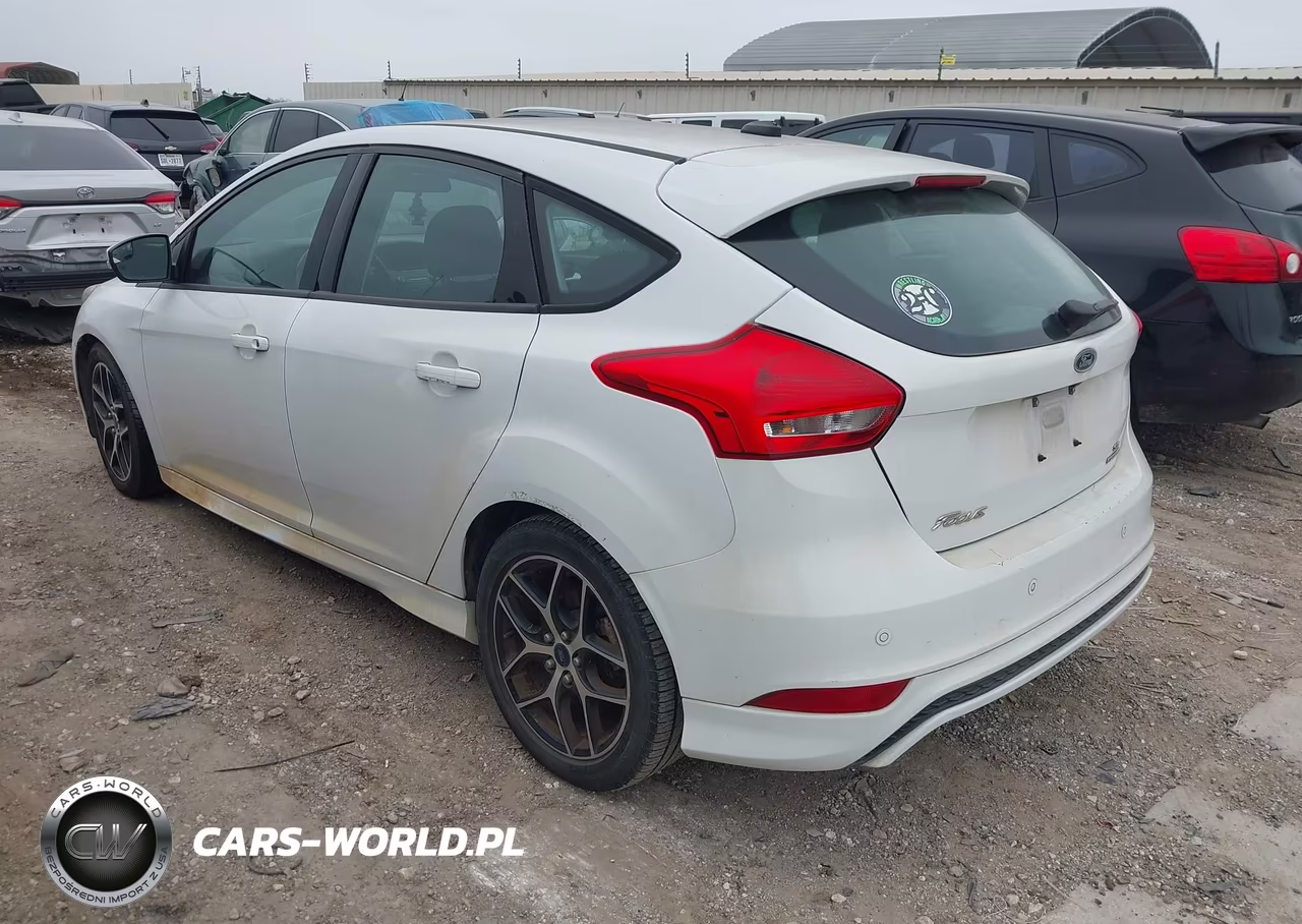 2015 Ford Focus Se VIN:1FADP3K24FL251436 - 3