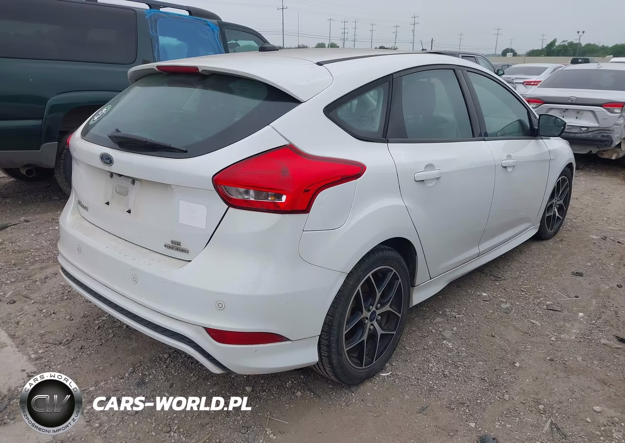 2015 Ford Focus Se VIN:1FADP3K24FL251436 - 4
