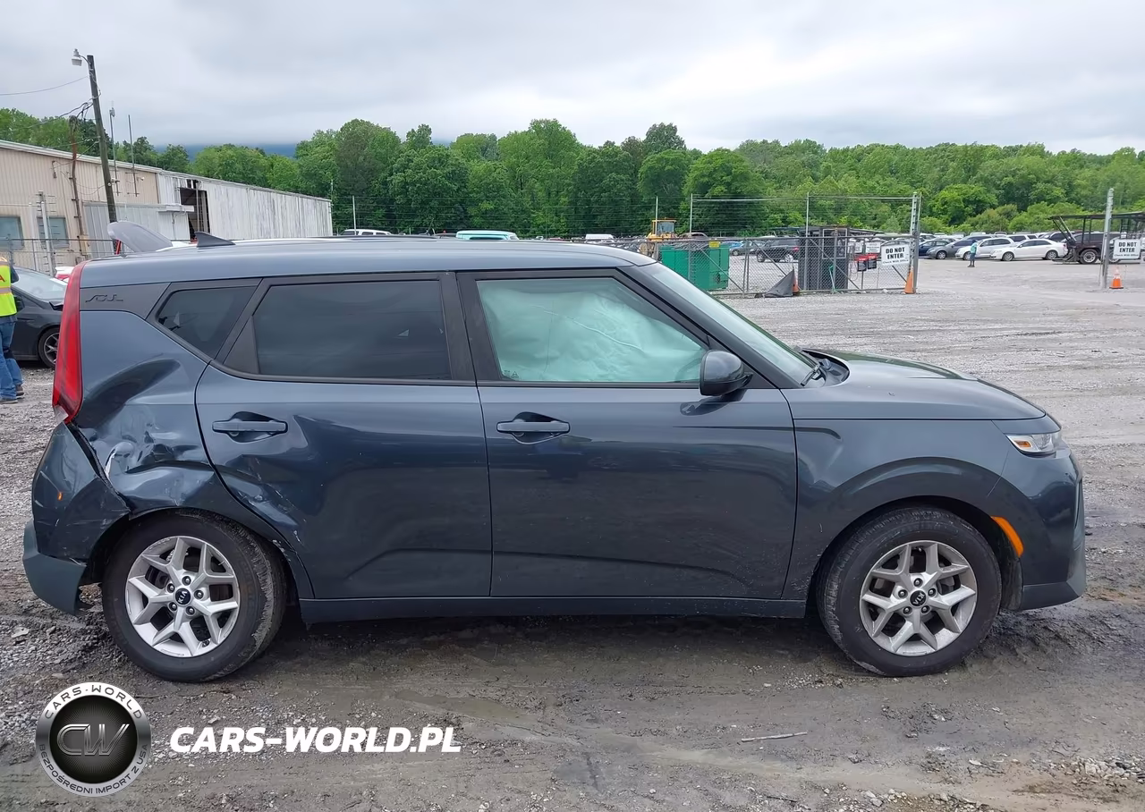 2020 Kia Soul S VIN:KNDJ23AU3L7035922 - 13