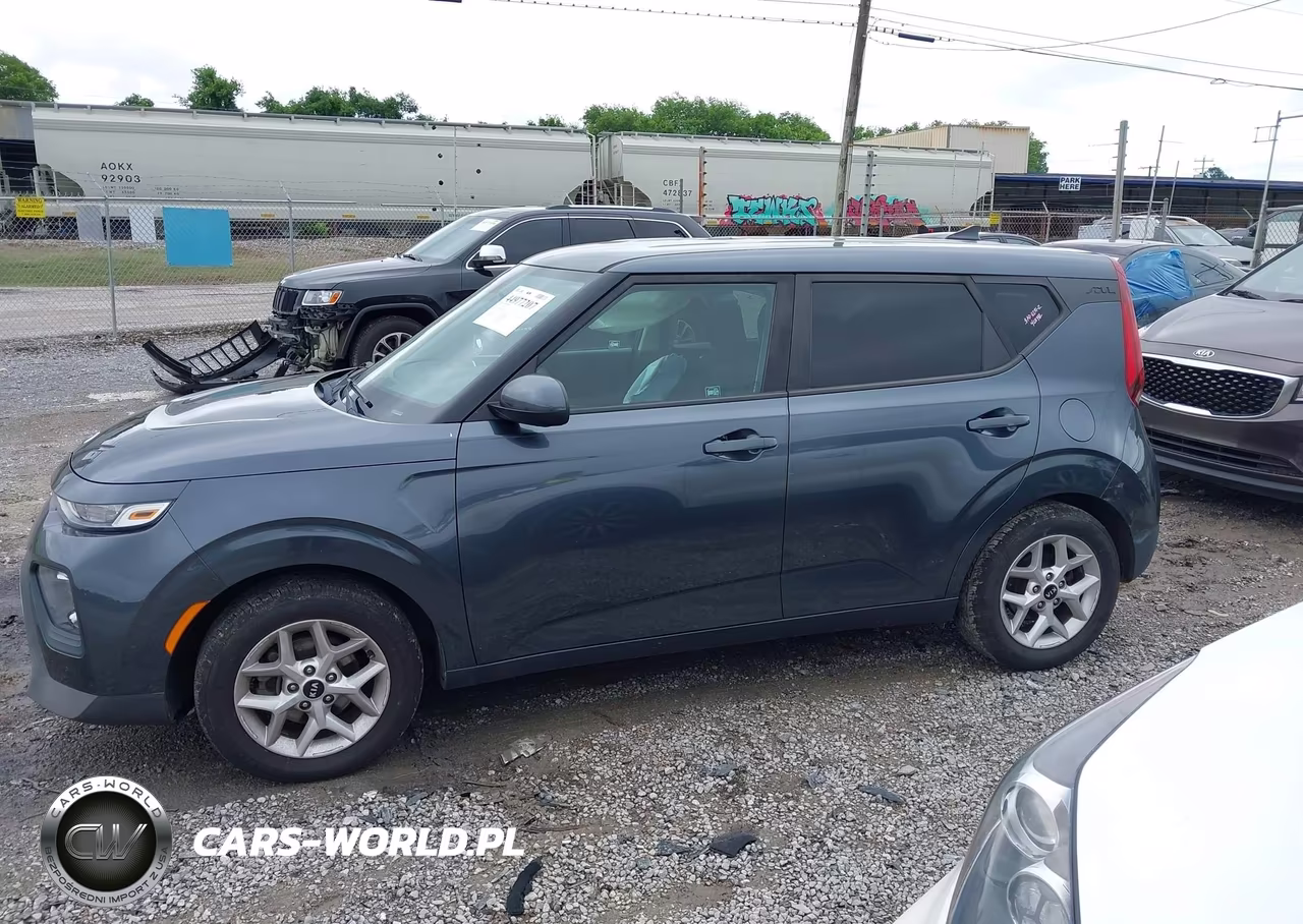 2020 Kia Soul S VIN:KNDJ23AU3L7035922 - 14