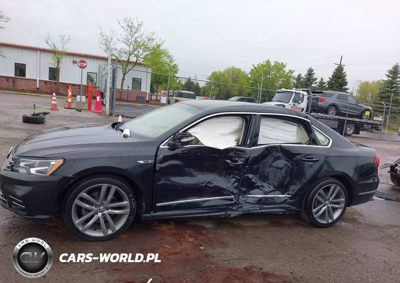 2017 Volkswagen Passat 1.8T R-Line VIN:1VWDT7A35HC054167 - 14