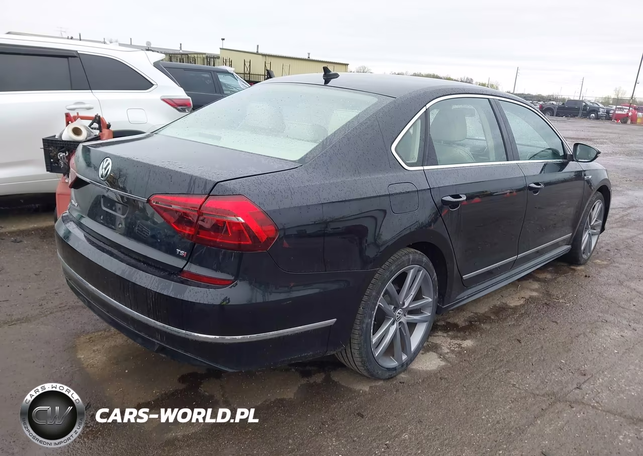 2017 Volkswagen Passat 1.8T R-Line VIN:1VWDT7A35HC054167 - 4