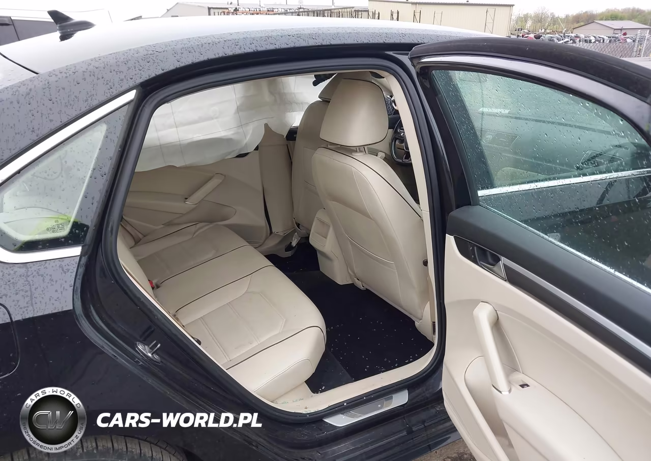2017 Volkswagen Passat 1.8T R-Line VIN:1VWDT7A35HC054167 - 8