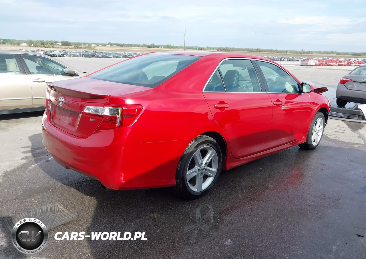 2014 Toyota Camry Se VIN:4T1BF1FK6EU831827 - 4