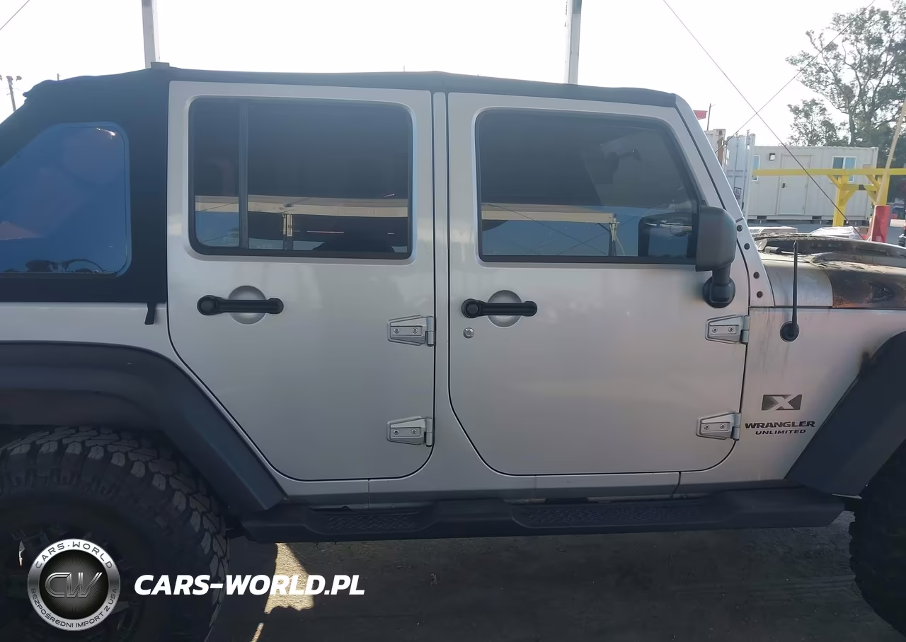 2007 Jeep Wrangler Unlimited X VIN:1J4GB39117L139840 - 13