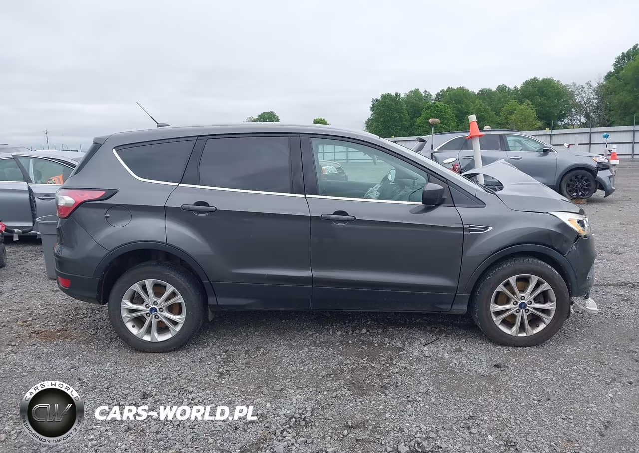 2017 Ford Escape Se VIN:1FMCU9G9XHUD45675 - 14