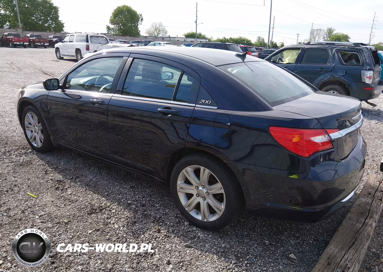 2012 Chrysler 200 Touring VIN:1C3CCBBB9CN226970 - 3