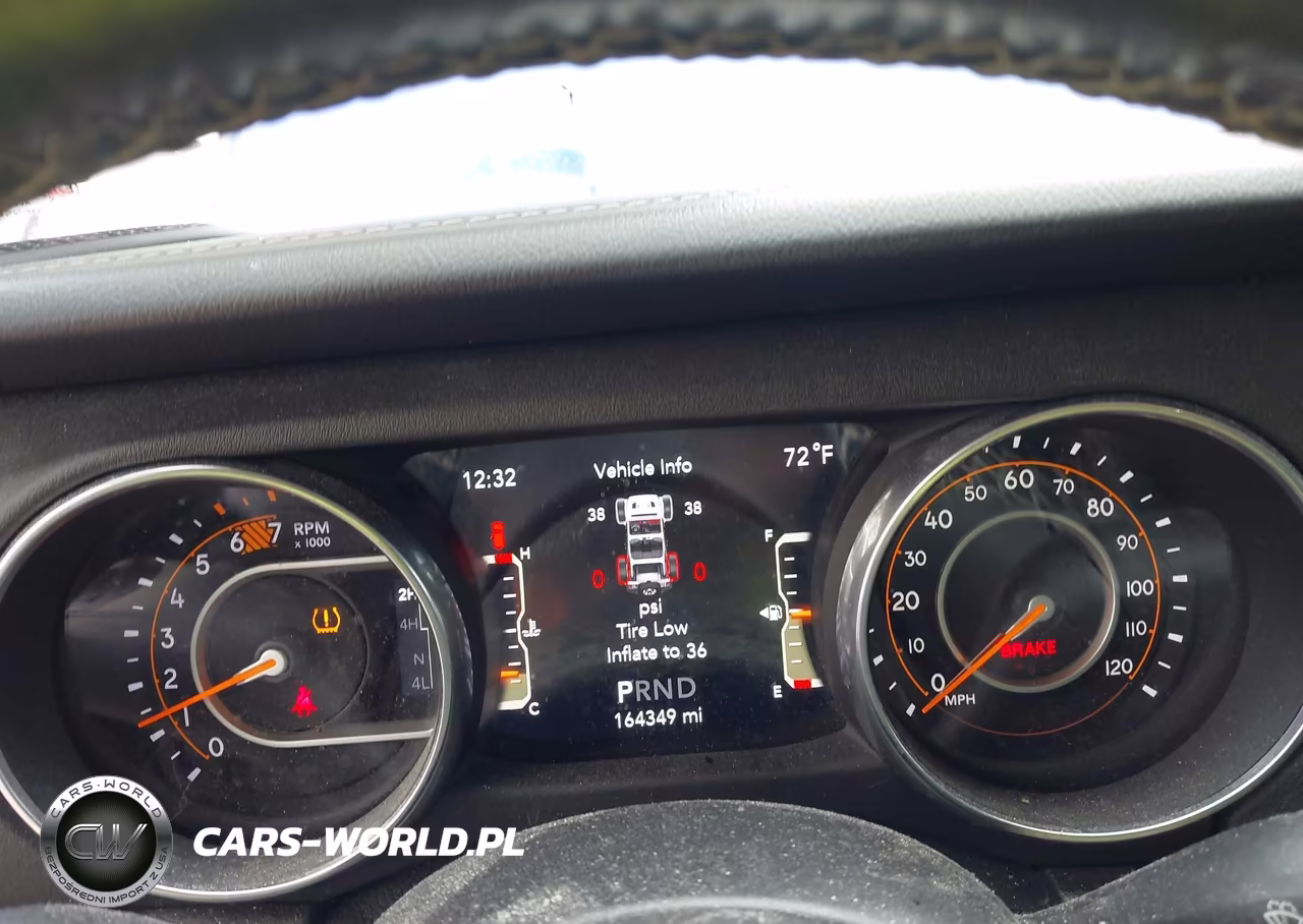 2019 Jeep Wrangler Unlimited Sahara 4X4 VIN:1C4HJXEN2KW506538 - 7