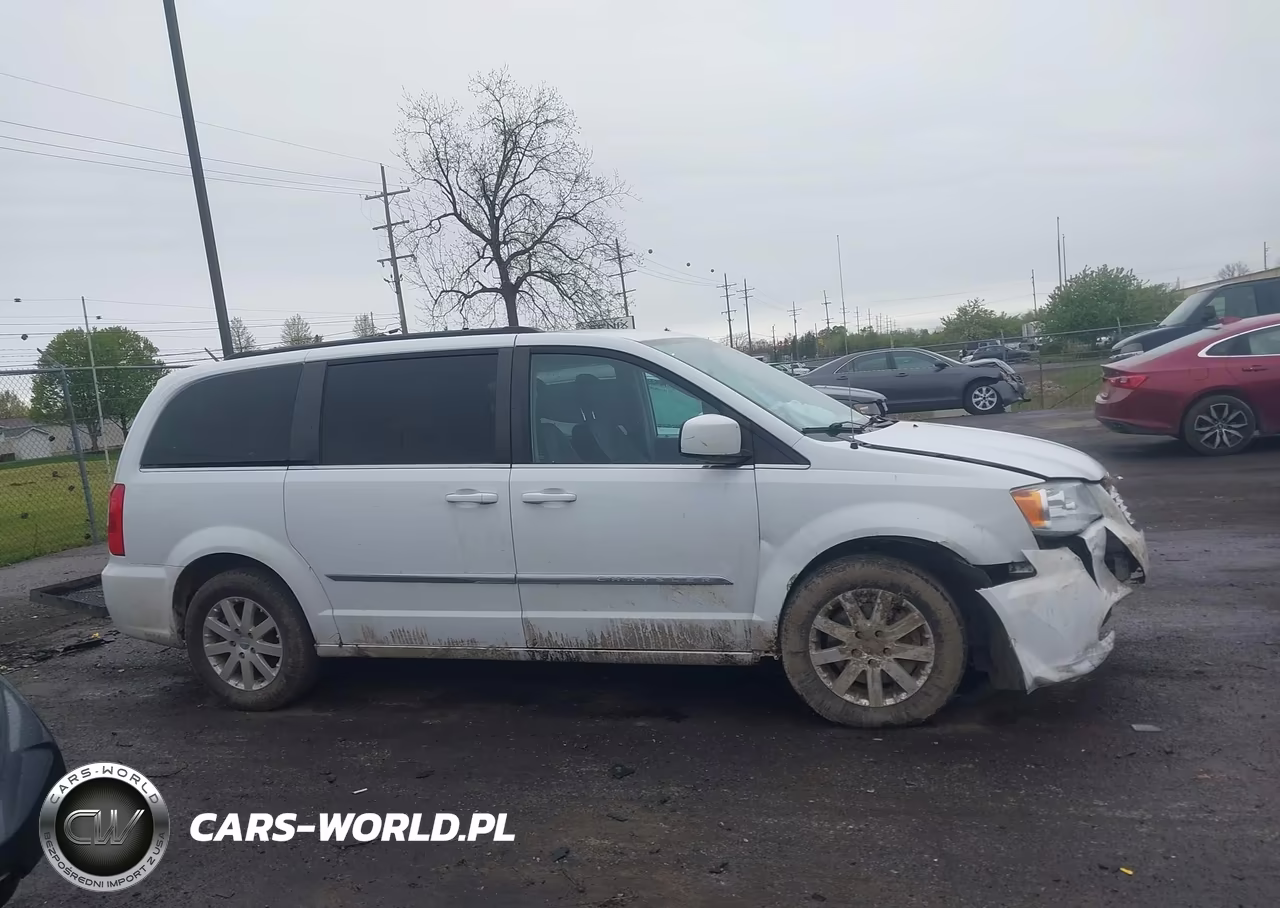 2015 Chrysler Town & Country Touring VIN:2C4RC1BG1FR564995 - 13