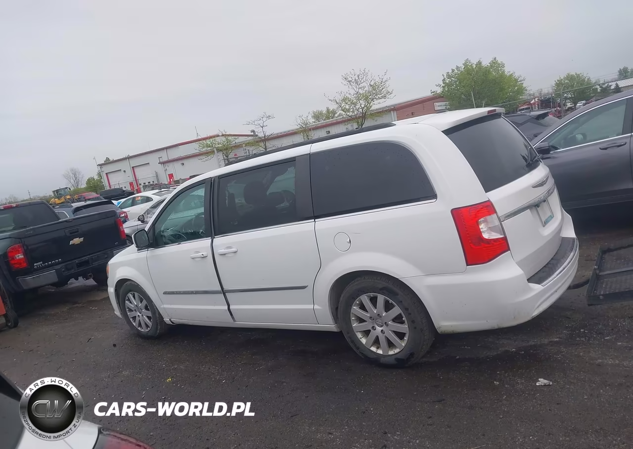 2015 Chrysler Town & Country Touring VIN:2C4RC1BG1FR564995 - 14