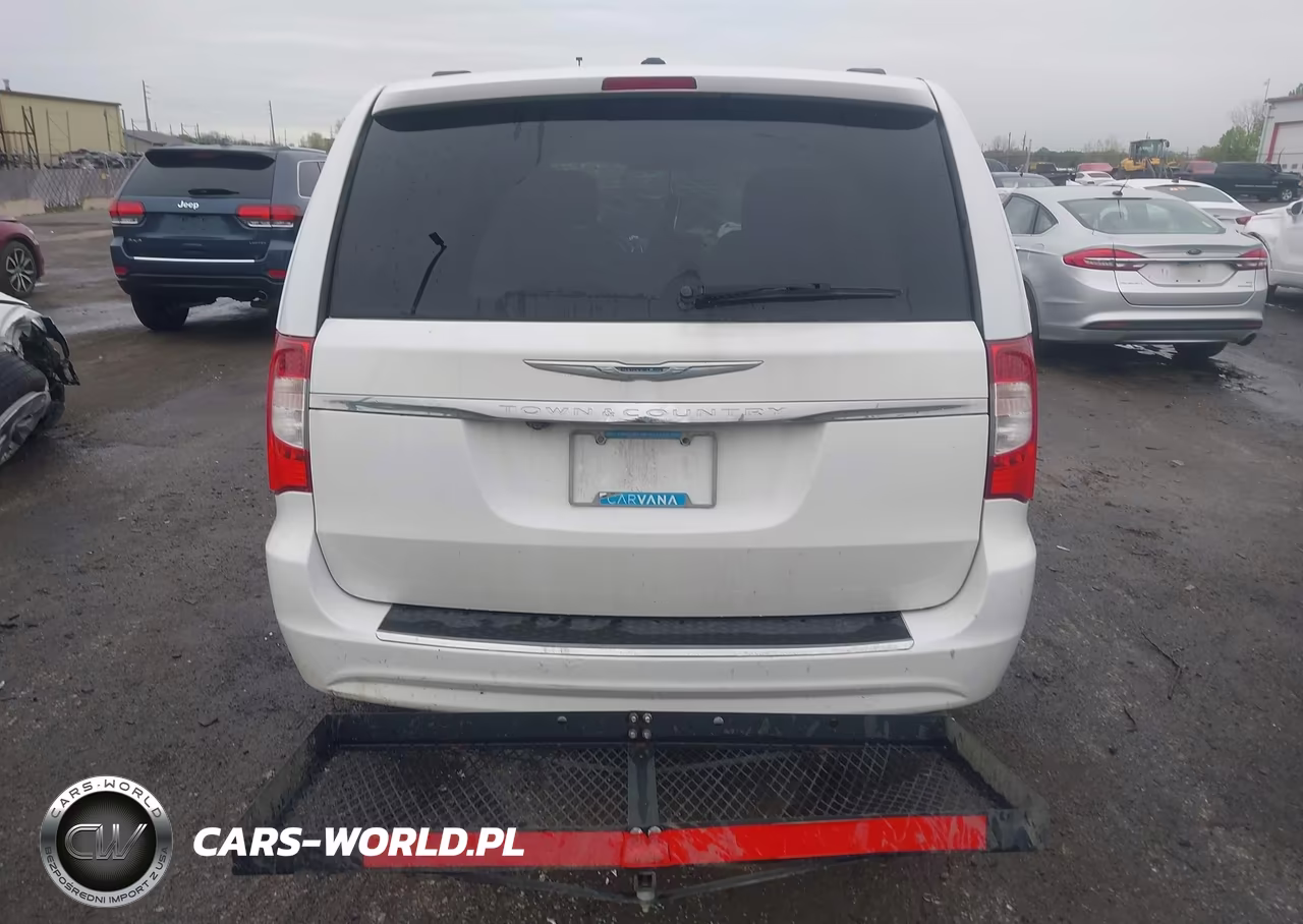 2015 Chrysler Town & Country Touring VIN:2C4RC1BG1FR564995 - 16