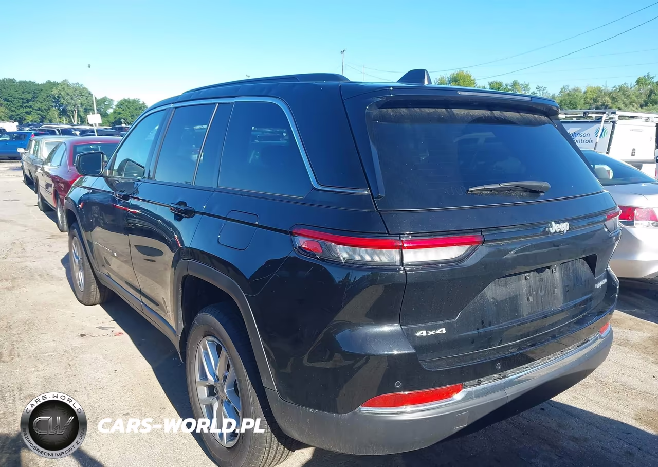 2025 Jeep Grand Cherokee Laredo X 4X4 VIN:1C4RJHAG8SC333269 - 3