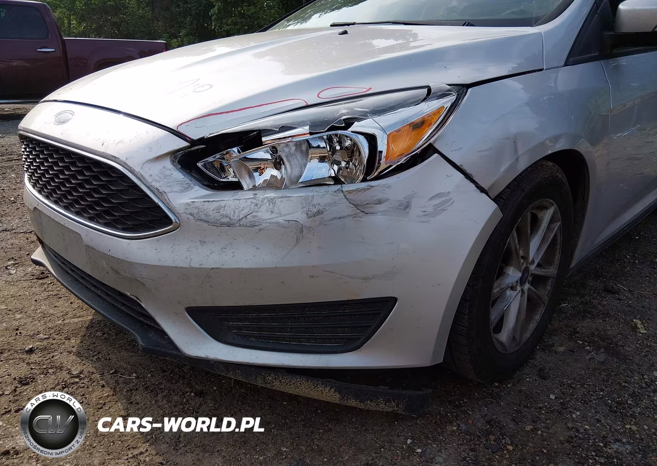 2017 Ford Focus Se VIN:1FADP3K29HL225191 - 6