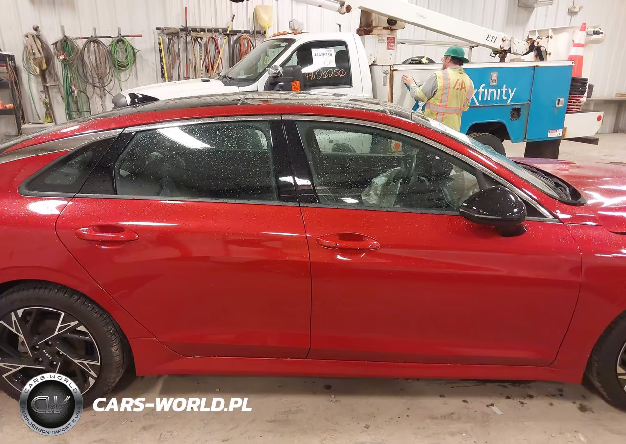 2025 Kia K5 Gt-Line VIN:KNAG64J76S5291090 - 13