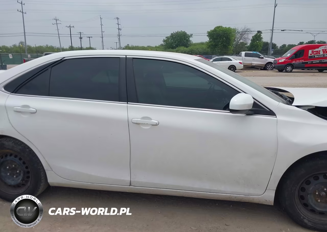 2015 Toyota Camry Le VIN:4T4BF1FKXFR502460 - 13