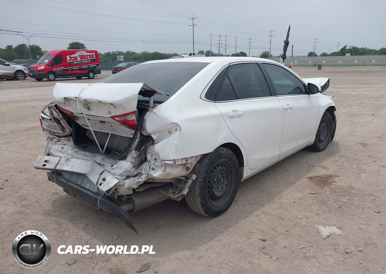 2015 Toyota Camry Le VIN:4T4BF1FKXFR502460 - 4