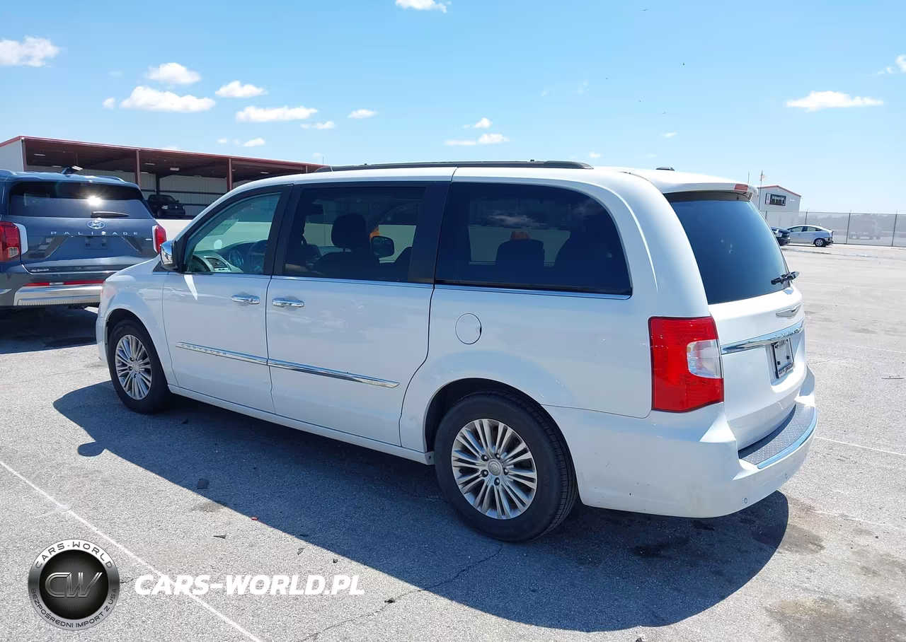 2016 Chrysler Town & Country Touring-L Anniversary Edition VIN:2C4RC1CG4GR105346 - 3