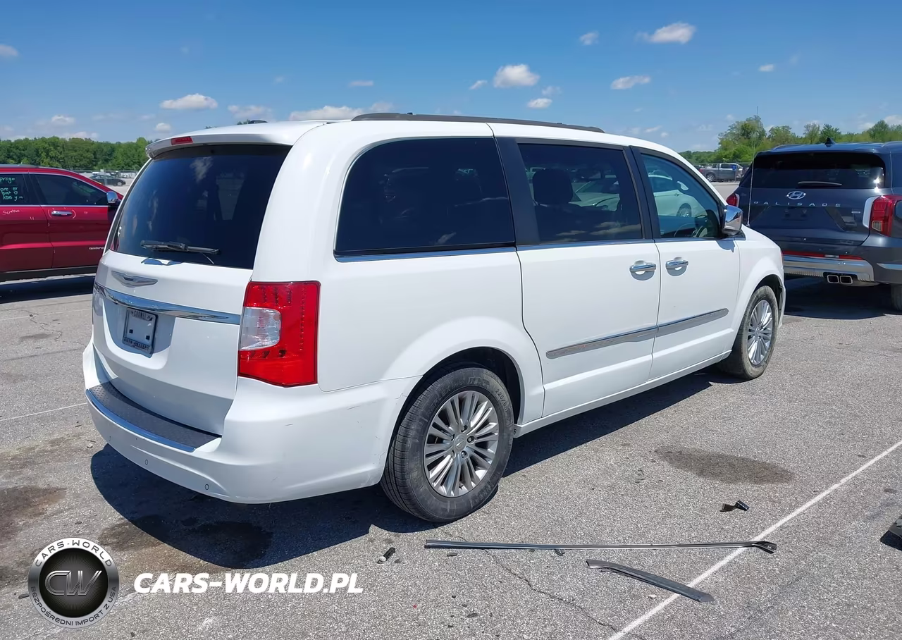 2016 Chrysler Town & Country Touring-L Anniversary Edition VIN:2C4RC1CG4GR105346 - 4