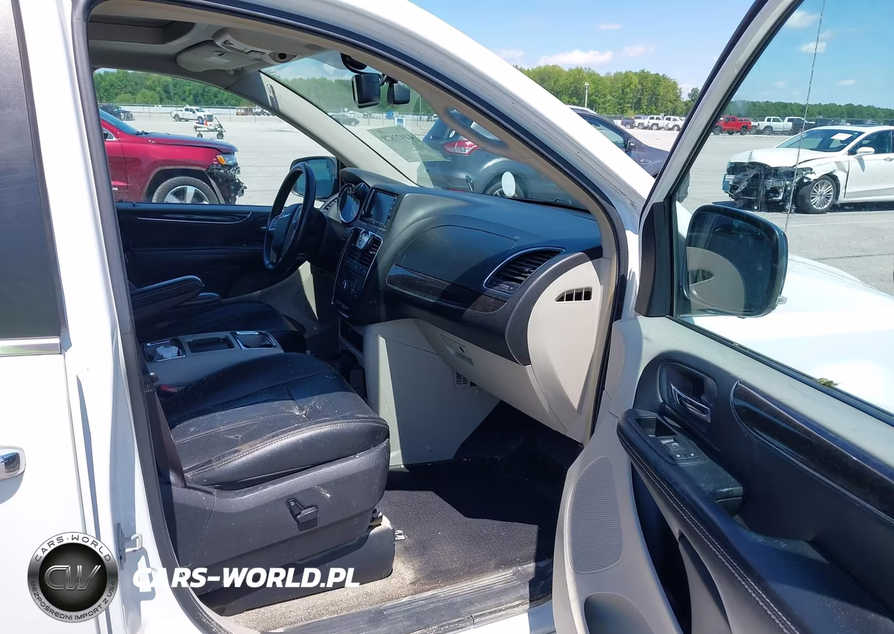 2016 Chrysler Town & Country Touring-L Anniversary Edition VIN:2C4RC1CG4GR105346 - 5