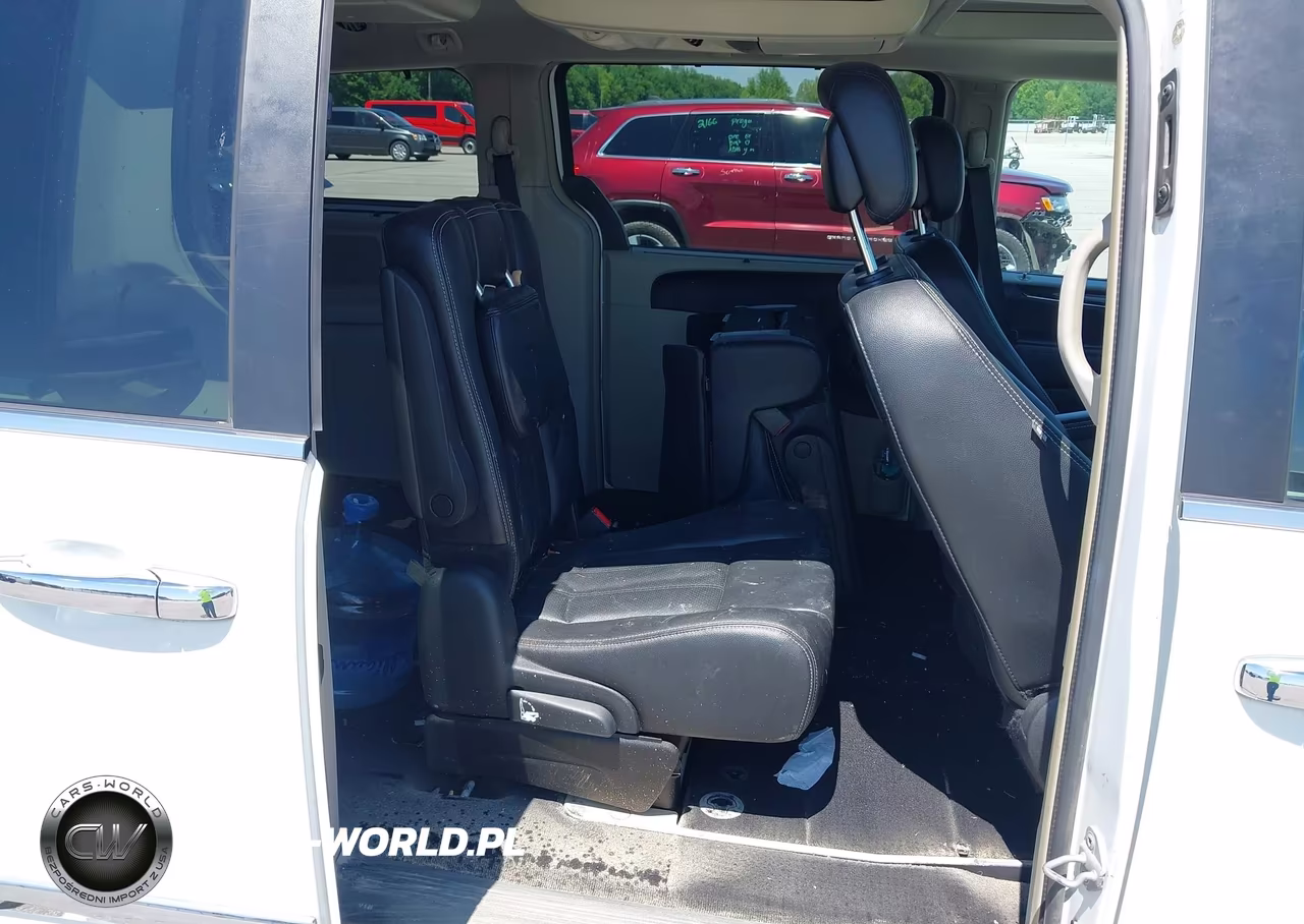2016 Chrysler Town & Country Touring-L Anniversary Edition VIN:2C4RC1CG4GR105346 - 8