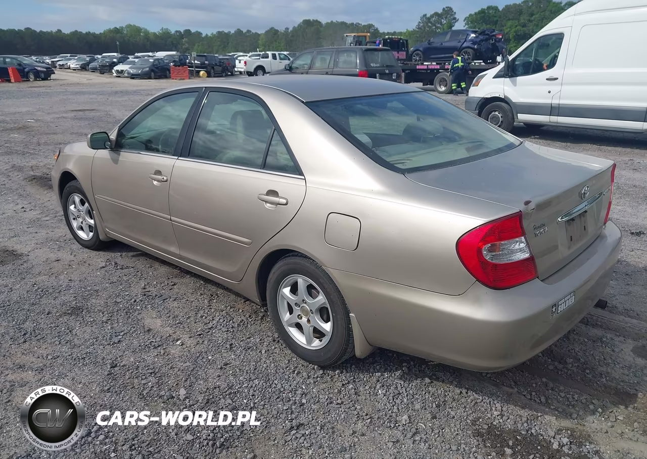 2002 Toyota Camry Le VIN:4T1BE32K22U638400 - 3