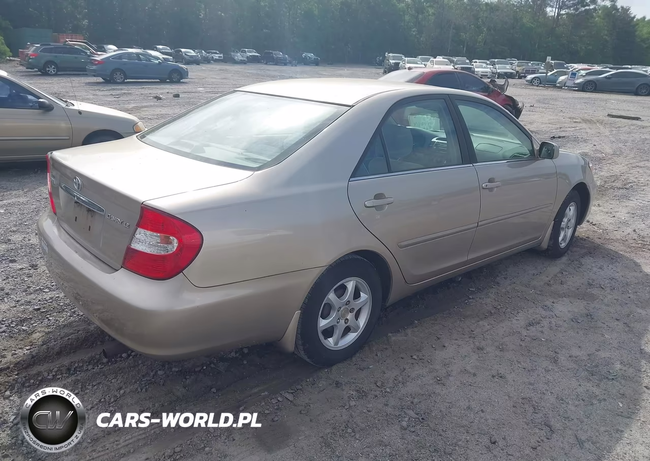 2002 Toyota Camry Le VIN:4T1BE32K22U638400 - 4