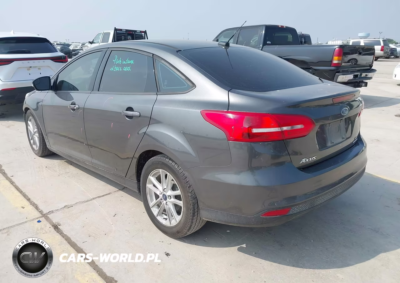 2016 Ford Focus Se VIN:1FADP3F20GL316262 - 3