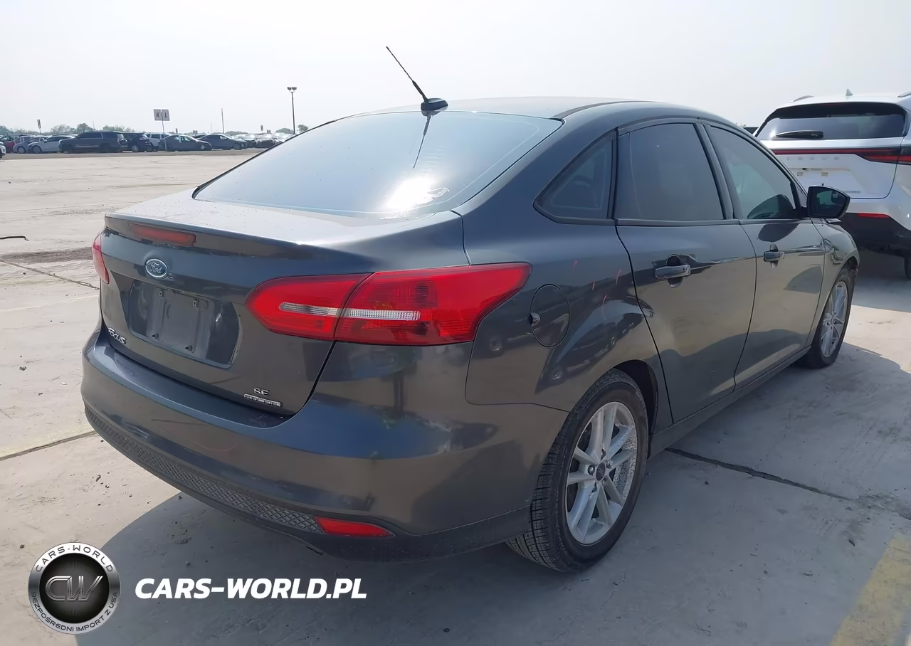 2016 Ford Focus Se VIN:1FADP3F20GL316262 - 4