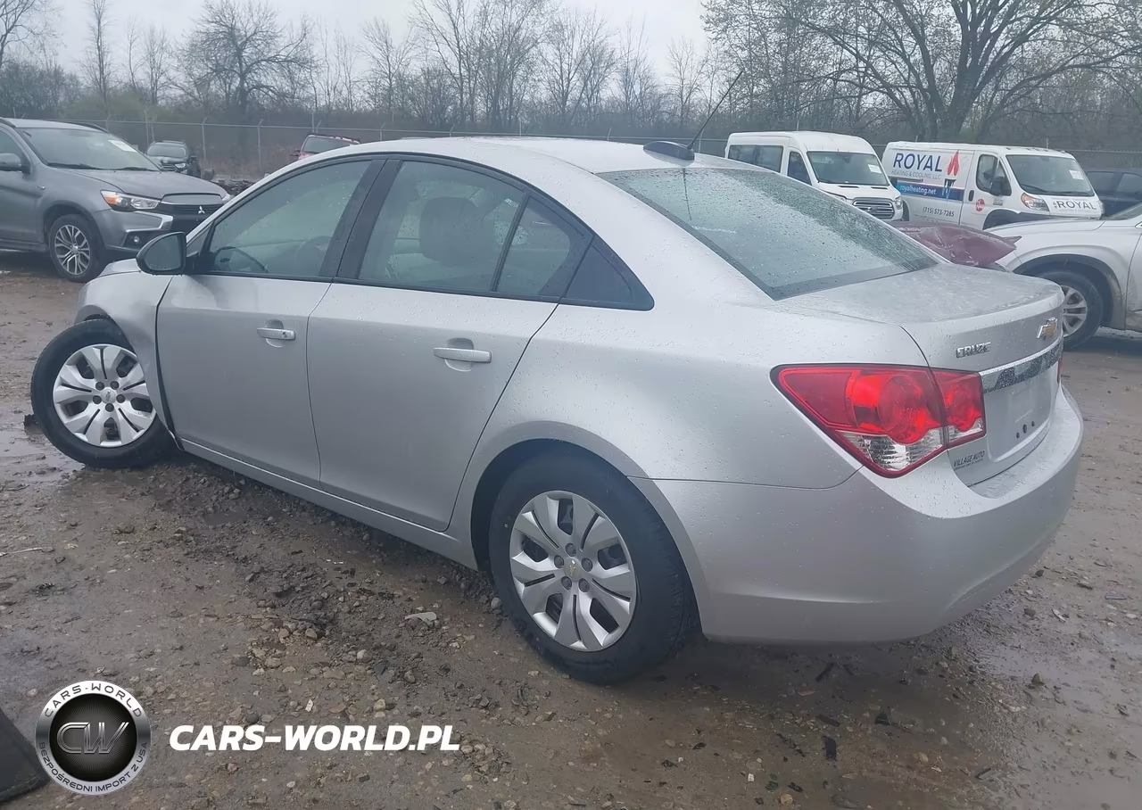 2015 Chevrolet Cruze Ls Auto VIN:1G1PA5SH7F7243860 - 3