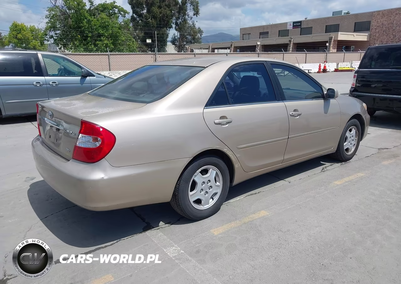 2003 Toyota Camry Le V6 VIN:4T1BF30KX3U036376 - 4