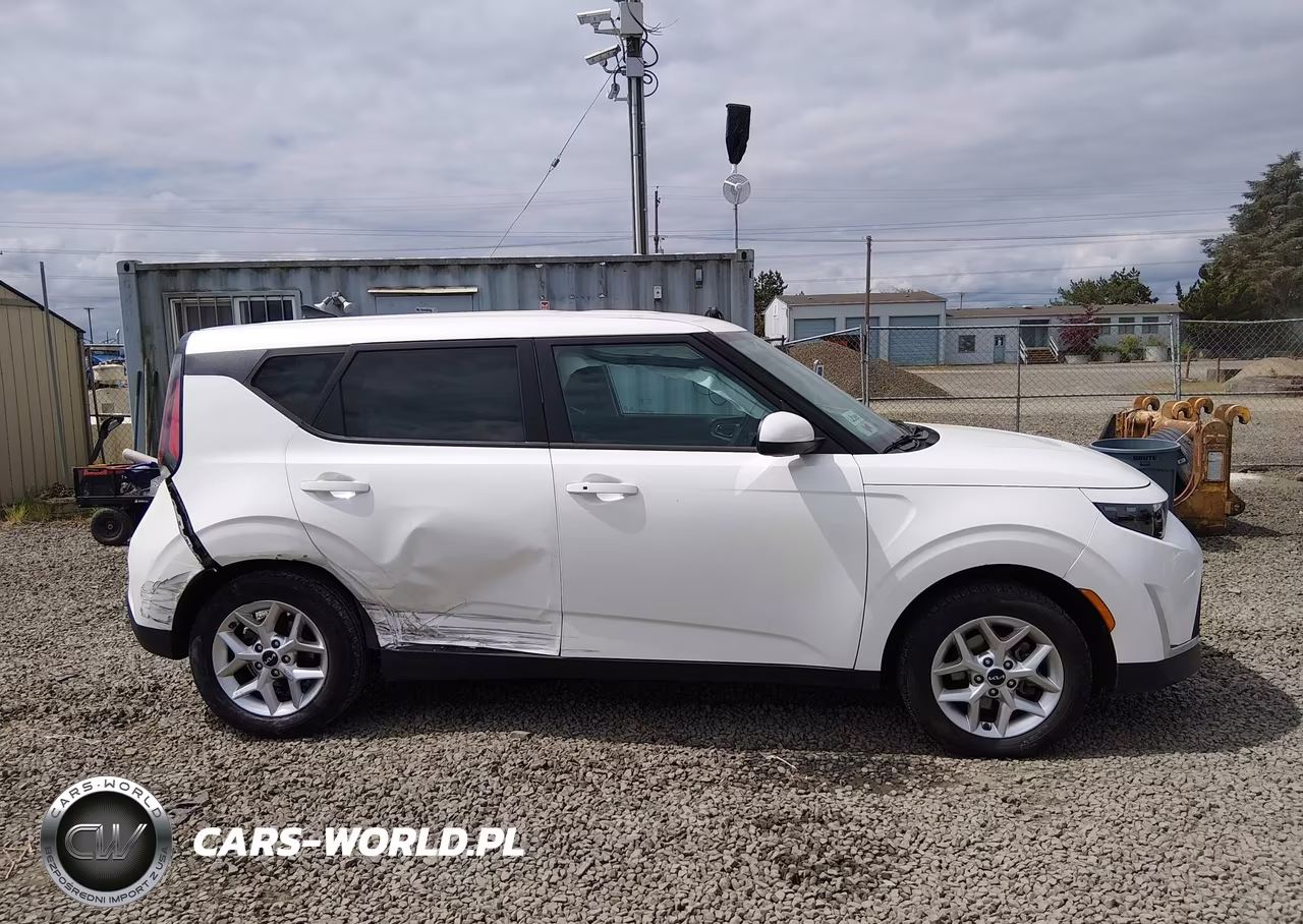 2023 Kia Soul S VIN:KNDJ23AU5P7863797 - 13