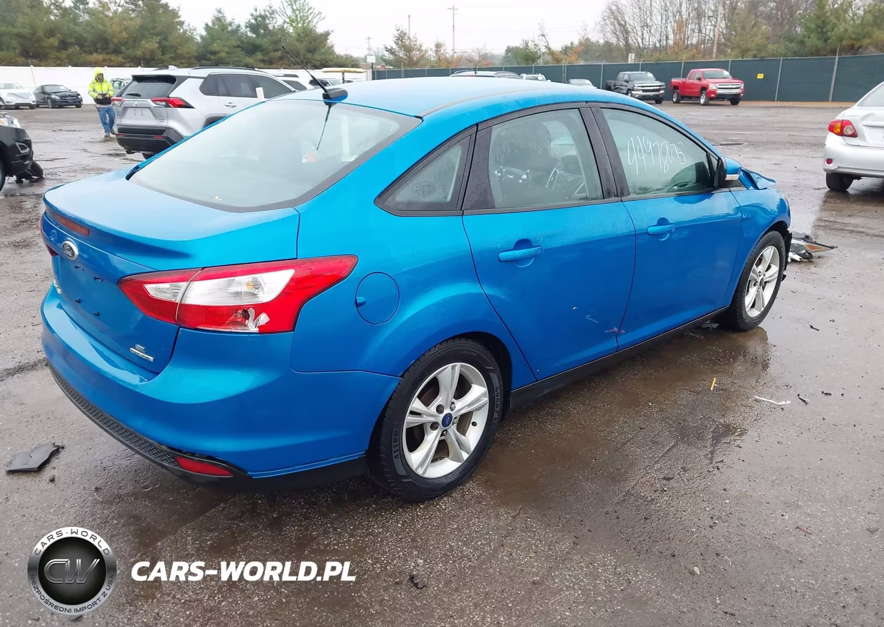 2014 Ford Focus Se VIN:1FADP3F28EL405803 - 4