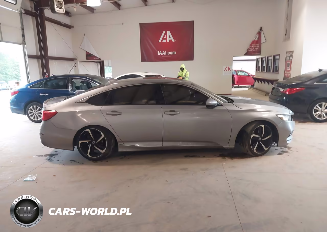 2018 Honda Accord Sport VIN:1HGCV1F3XJA233273 - 13