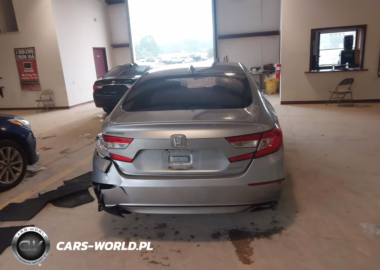 2018 Honda Accord Sport VIN:1HGCV1F3XJA233273 - 16