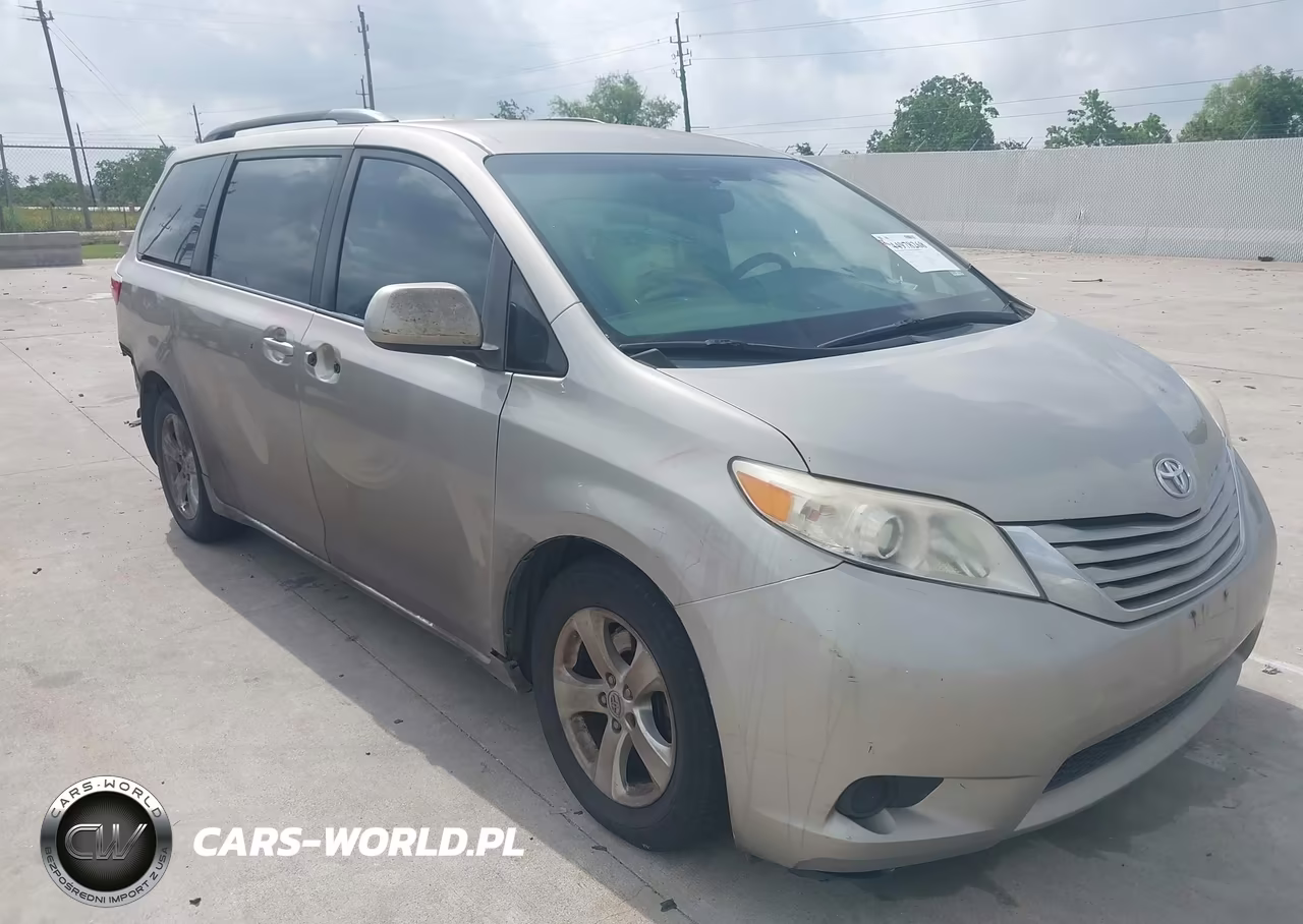 2015 Toyota Sienna Le 8 Passenger